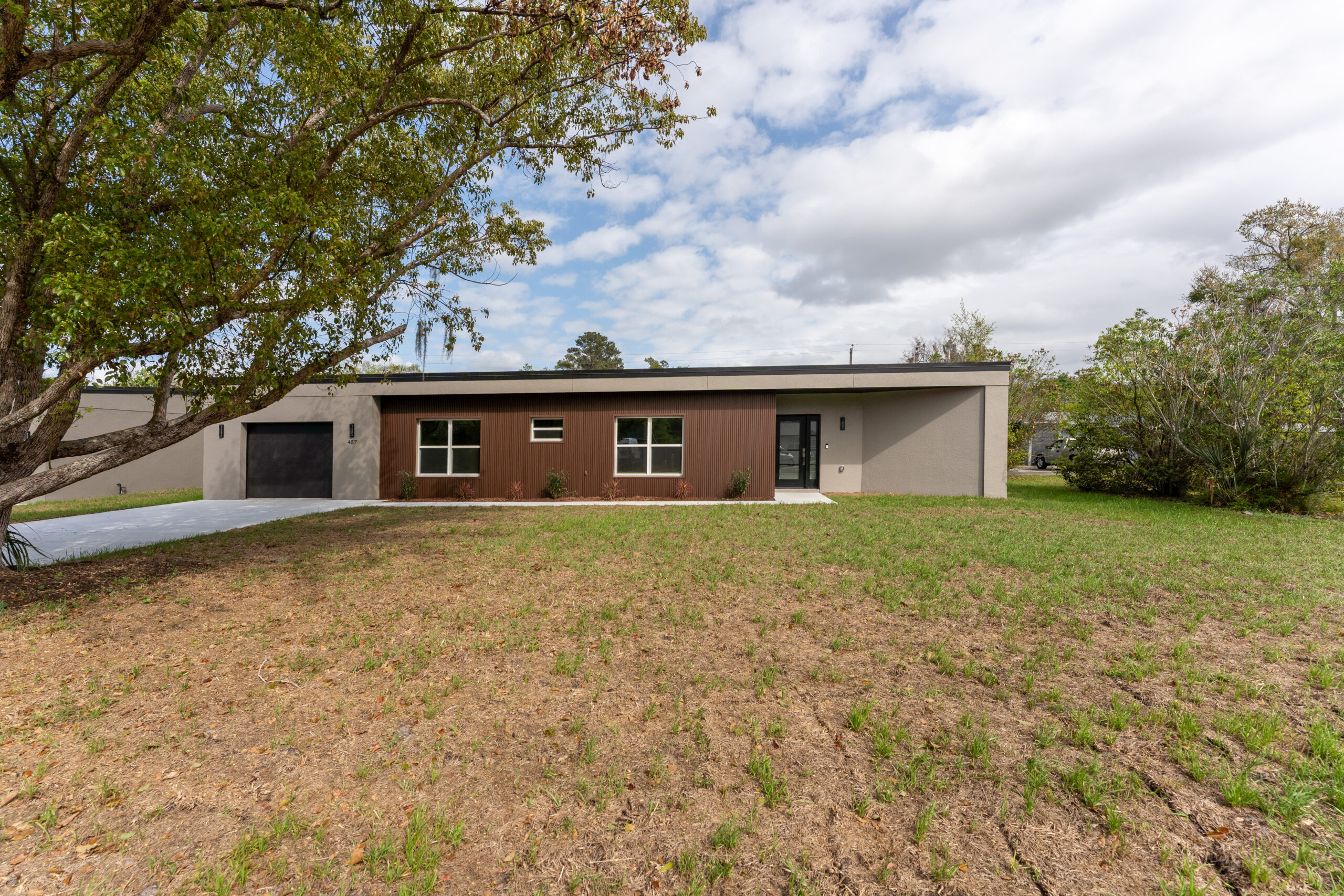 457 Riverview Exterior R1-5