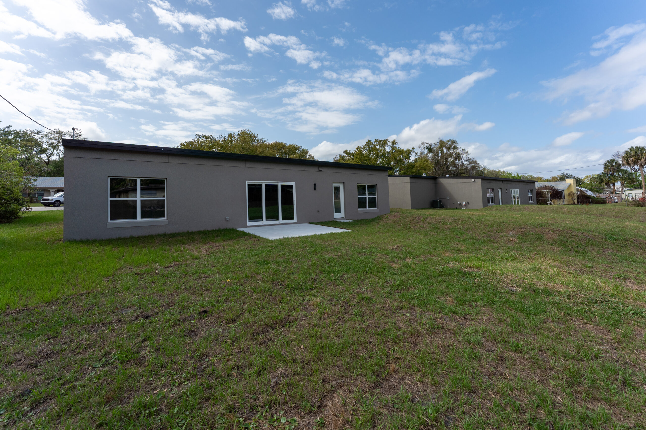 457 Riverview Exterior R1